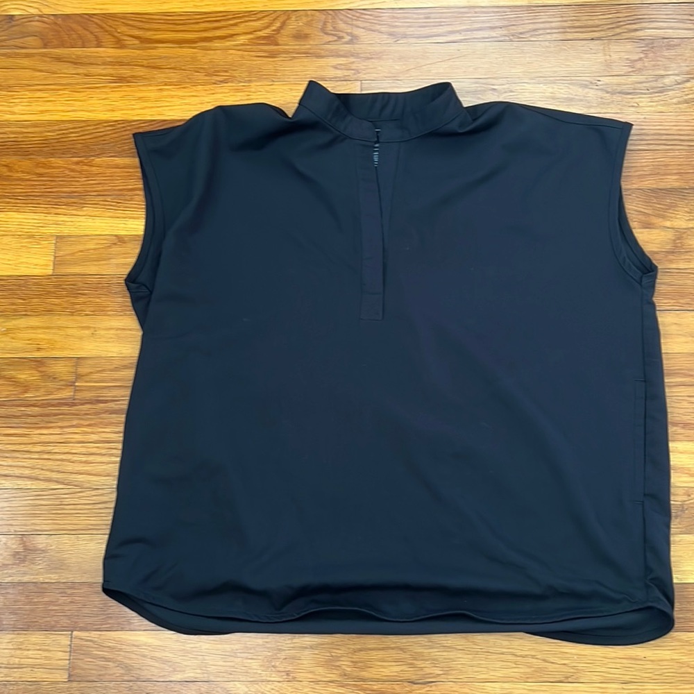 Figs oversized Raphaela scrub top in core black. Size large